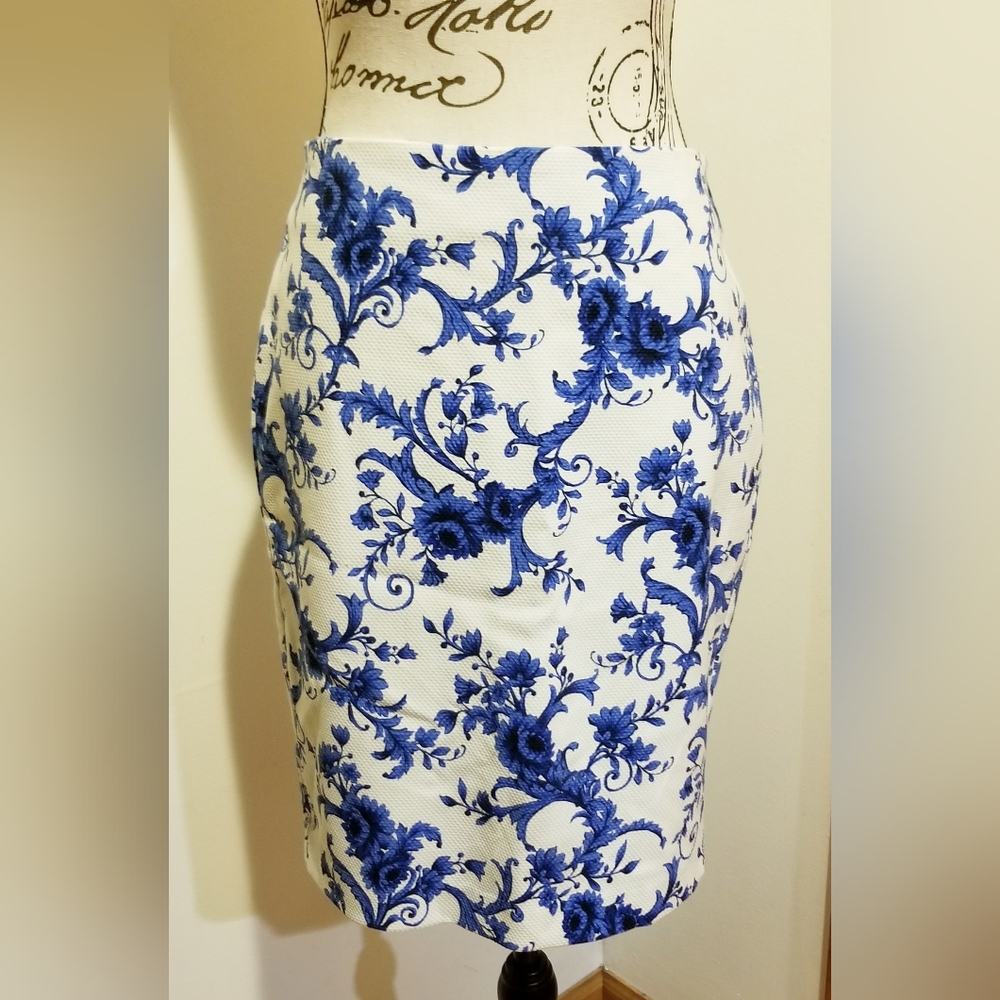 FOREVER 21 Women's Paisley Floral Blue White Pencil Skirt Small China Porcelain